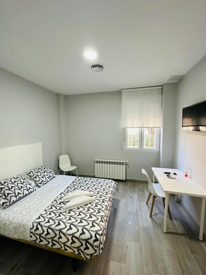 Hospedaje Cuatro Vientos Madrid Luaran gambar