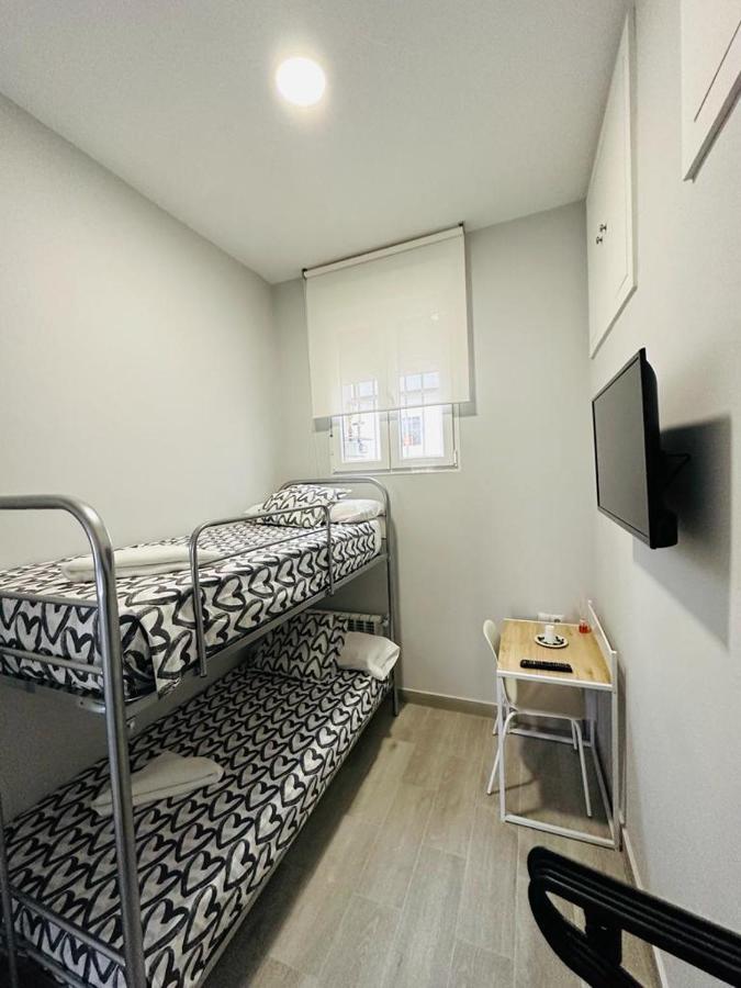 Hospedaje Cuatro Vientos Madrid Luaran gambar