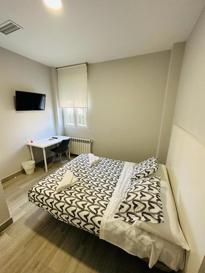 Hospedaje Cuatro Vientos Madrid Luaran gambar