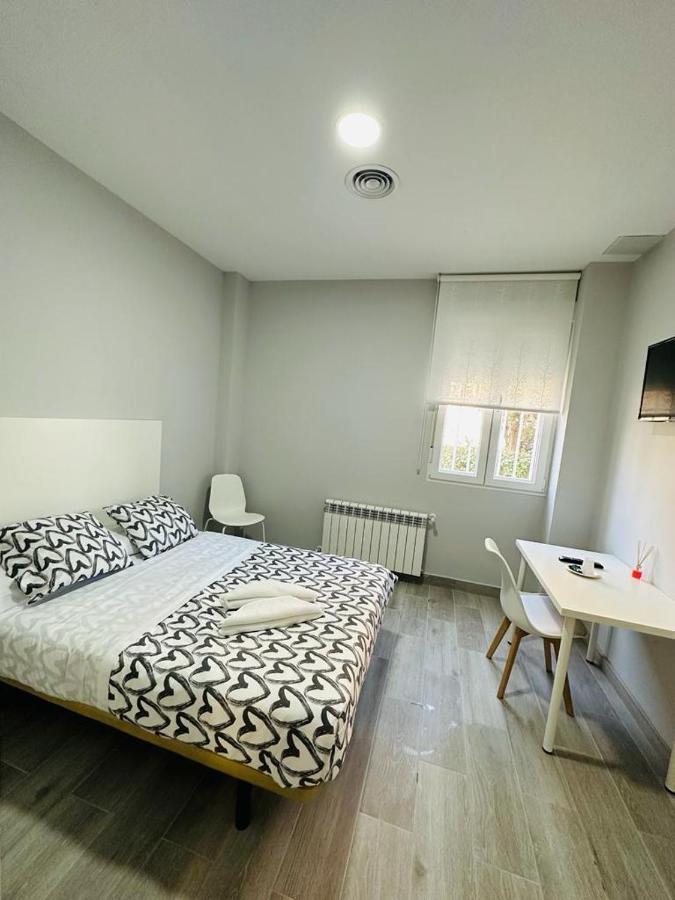 Hospedaje Cuatro Vientos Madrid Luaran gambar