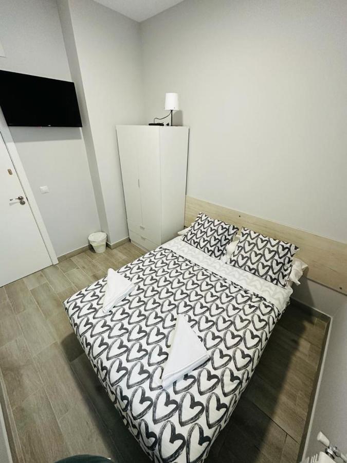 Hospedaje Cuatro Vientos Madrid Luaran gambar