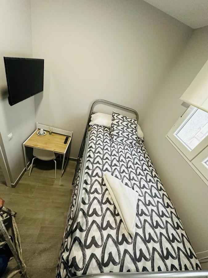 Hospedaje Cuatro Vientos Madrid Luaran gambar