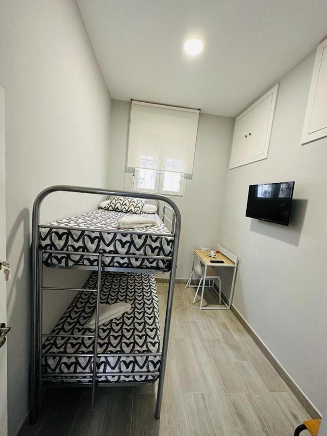Hospedaje Cuatro Vientos Madrid Luaran gambar