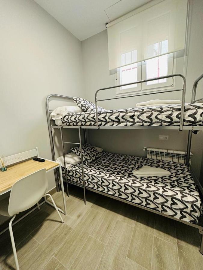 Hospedaje Cuatro Vientos Madrid Luaran gambar