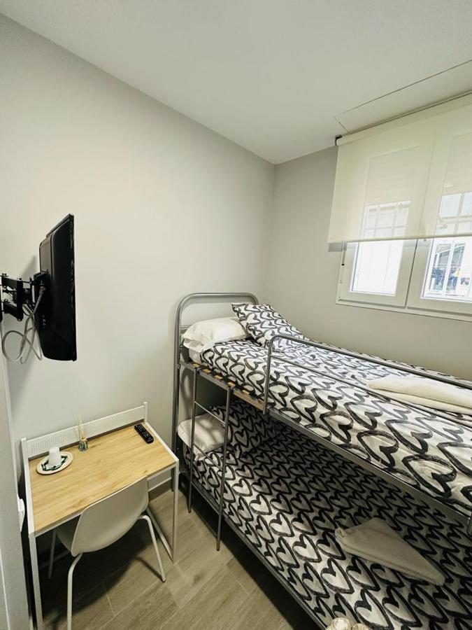 Hospedaje Cuatro Vientos Madrid Luaran gambar