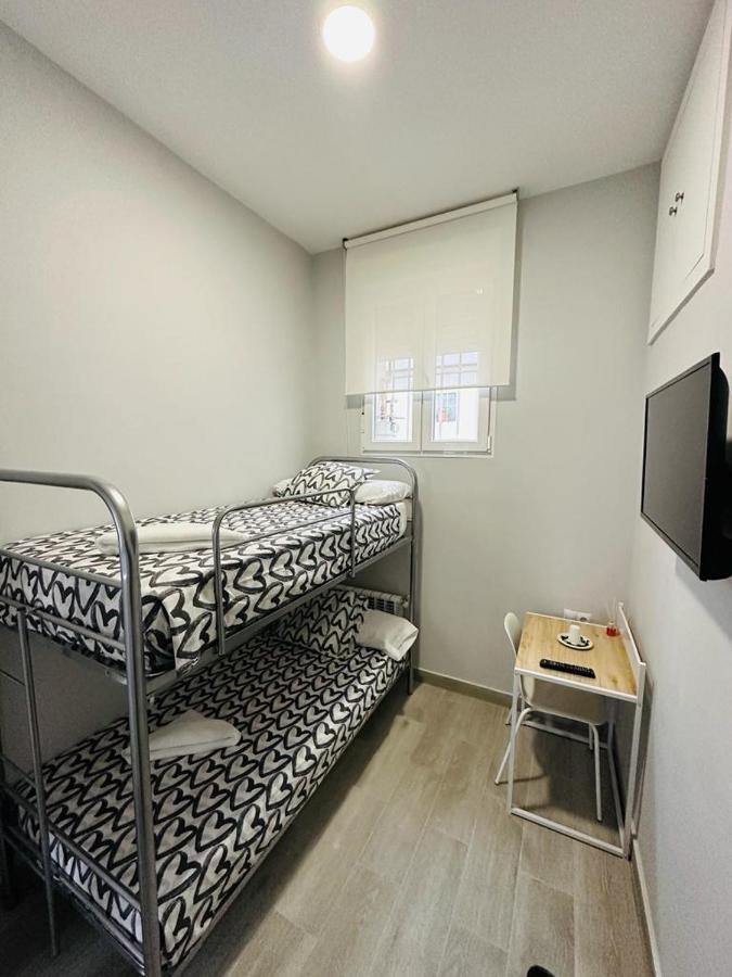 Hospedaje Cuatro Vientos Madrid Luaran gambar